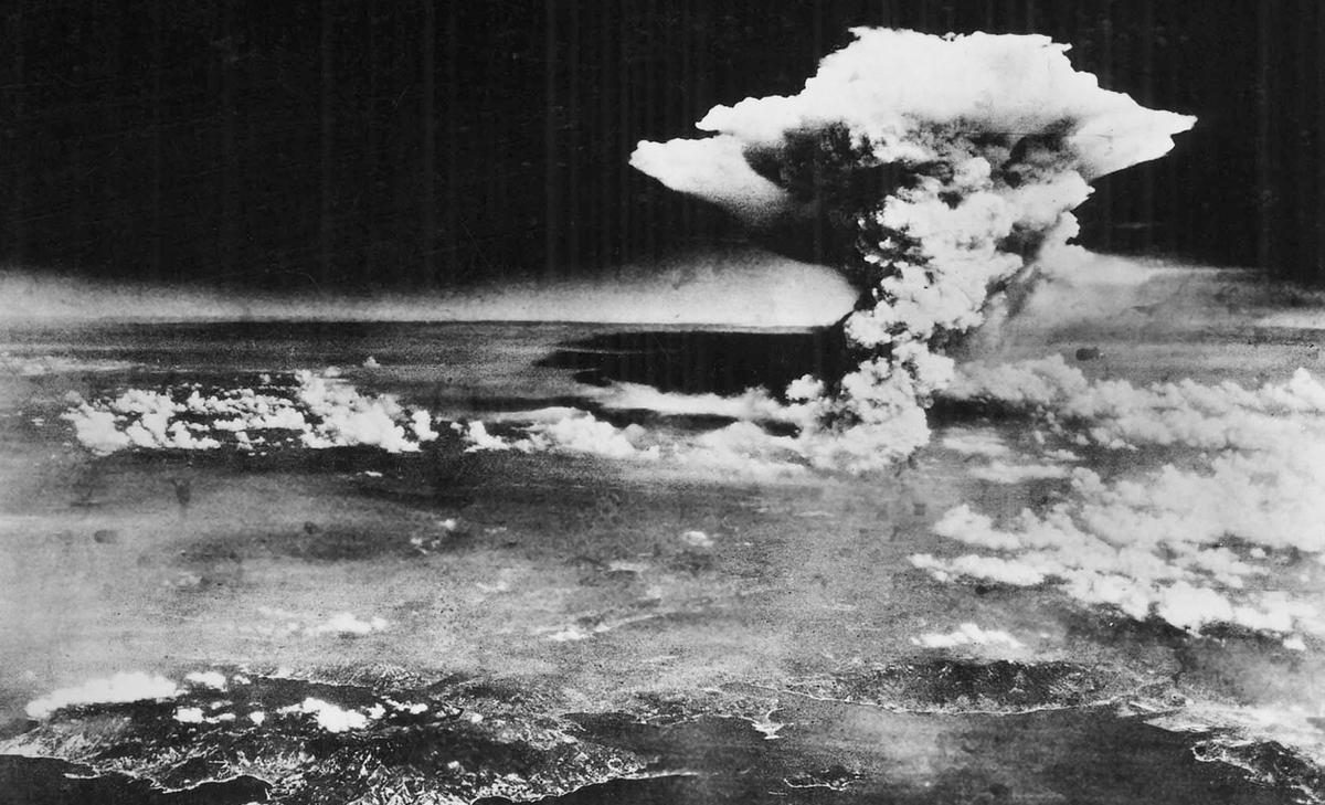 World War Timeline - Atomic Bombs Knock Japan out of the War