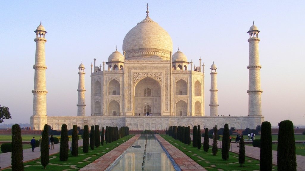 The-Taj-Mahal-at-sunrise-1