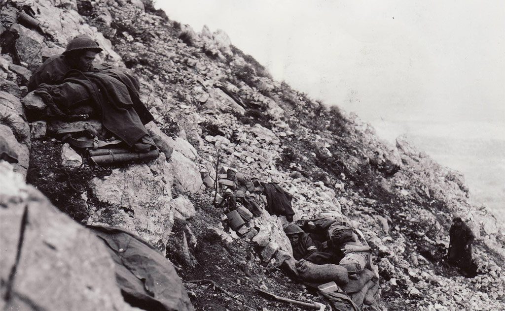 Soldiers-taking-cover-monte-camino-1